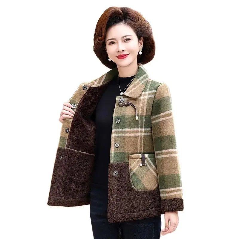 

Middle-aged And Elderly Cotton-padded Women Fleece High-end Fashion Mom With New Horn Buckle Loose Plaid Winter Warm Coat Women.