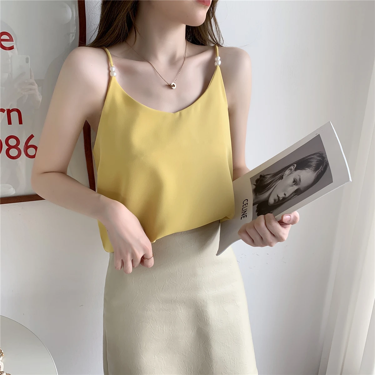 Woman Casual T-shirt Pearl Tank Summer Office Lady Trend Top Sleeveless Luxury French Elegant Camisole Sexy Solid New In Clothes
