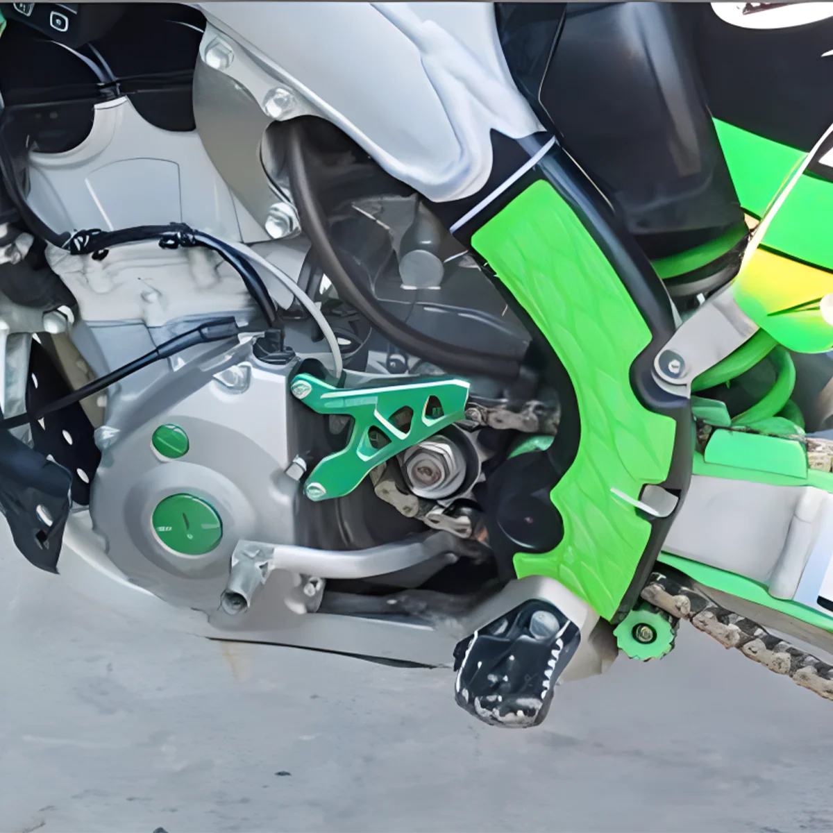 Für Kawasaki KX250F KX125 KX250 KX250F KX450F KLX250 D-TRACKER KXF 250 450 2003-2021 Ritzel Abdeckung Kette Schutzfolie – Detail 1