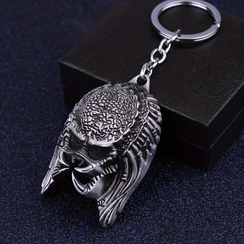 Retro alien mask keychain, men's metal keychain, car backpack ideal choice for gift giving