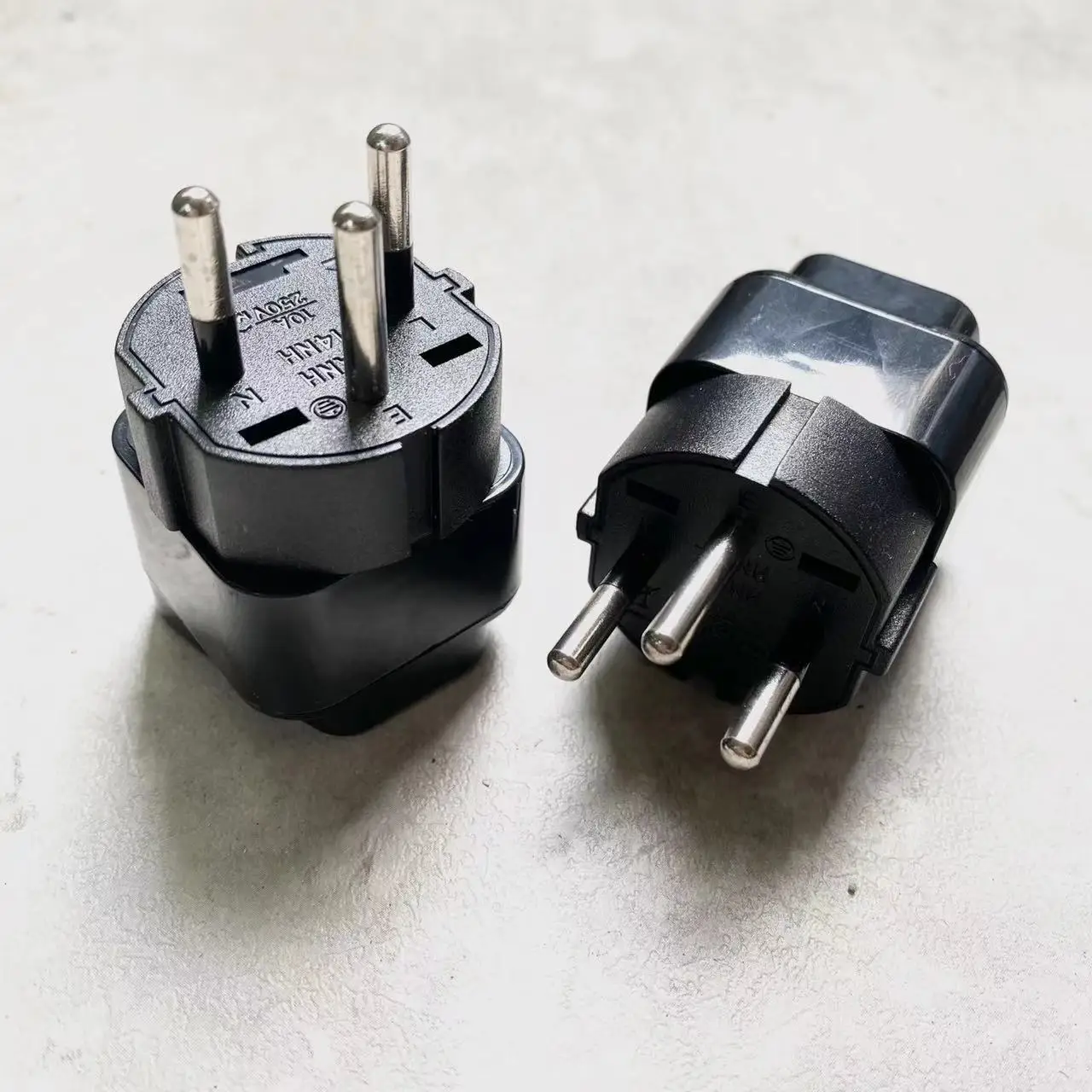 (1 Piece) Israel Israeli Plug Adapter Converter Universal Outlet Accept