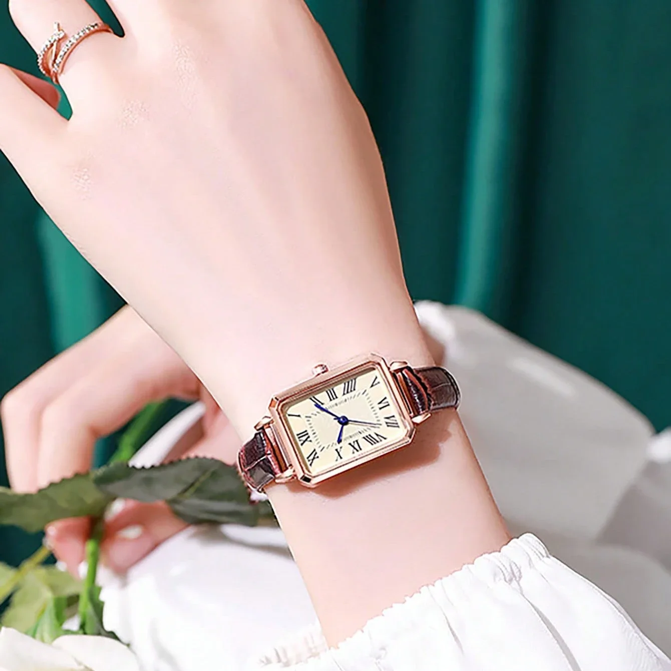 Fashion Analog Watch PU Leather Wrist Watch For Women