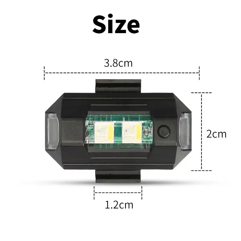 Deux feux LED anti-collision USB rechargeables fixés sur une moto, éclairant l'arrière du véhicule.