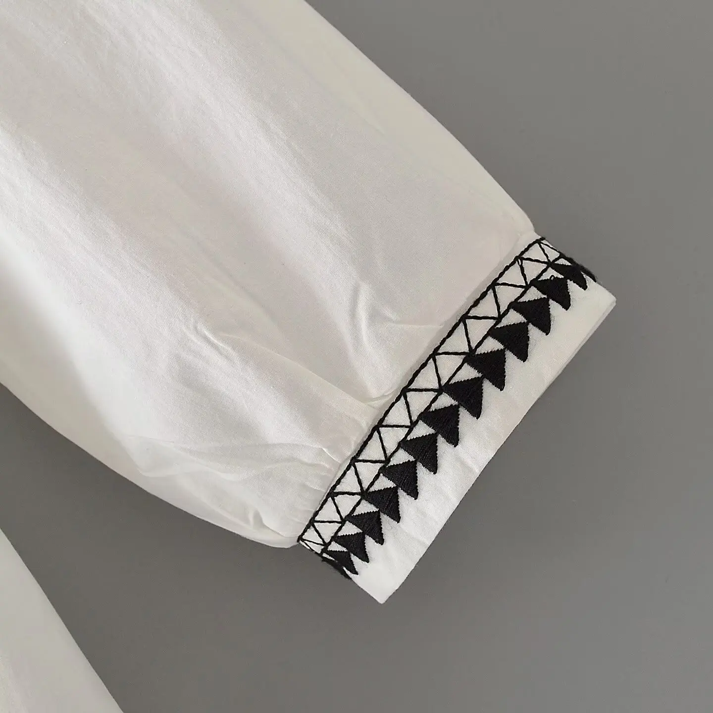 XXXXL Fashion Plus Size Women's Blouses Autumn 2025 Cotton Embroidered Long Sleeved Shirt Casual And Artistic Top 2575