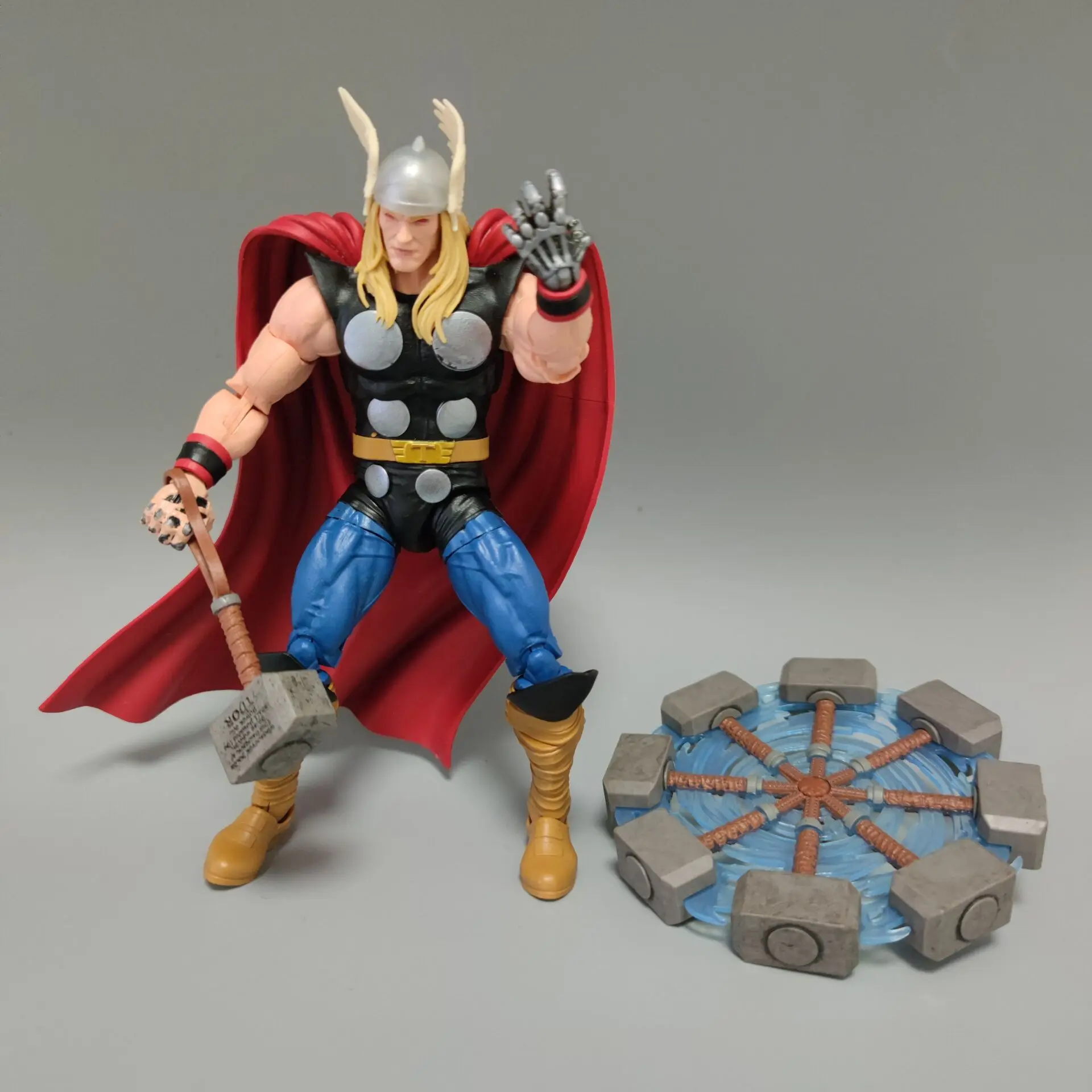 Hasbro Fans - Marvel Legends Series: Thor - Marvel's Ragnarok (Thor) Action  Figure (Excl.)