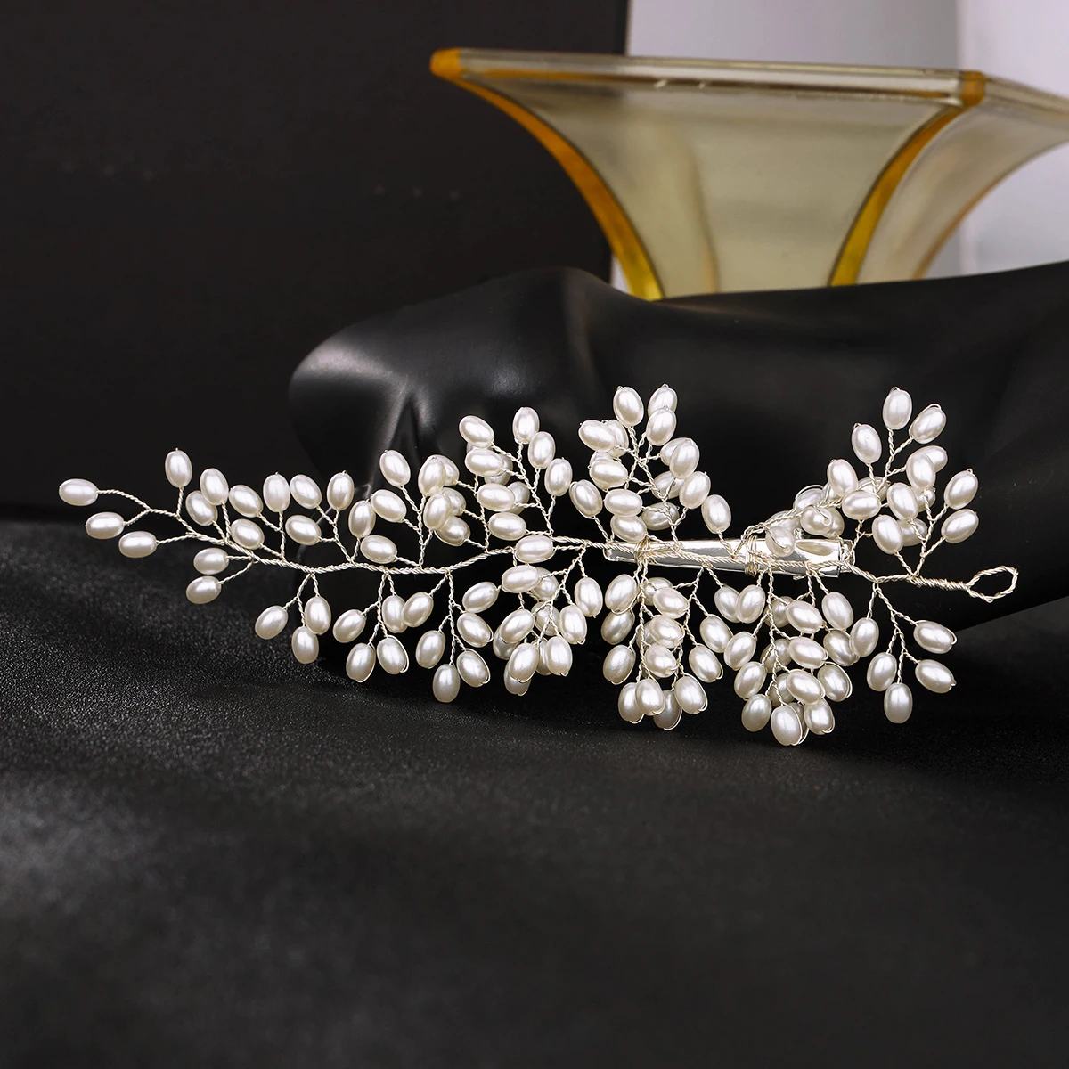 Pearl Bridal Wedding Hair Comb Silver Bridal Side Comb Piece Wedding Hair Ornament for Women and Girls (White)