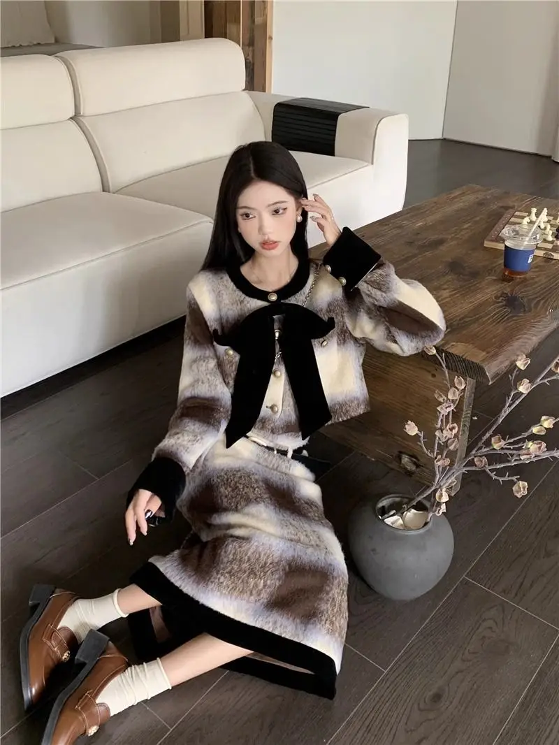 

Vintage Plaid Butterfly Knot Long-sleeve Woolen Outerwear + Half-skirt Set for Women in Autumn-Winter 2023 Fashionable Ensemble