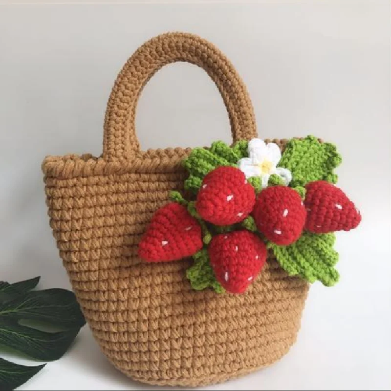 Hand woven strawberry handbag, beautiful and lovely key bag, paper bag, snack bag, carry bag when going out