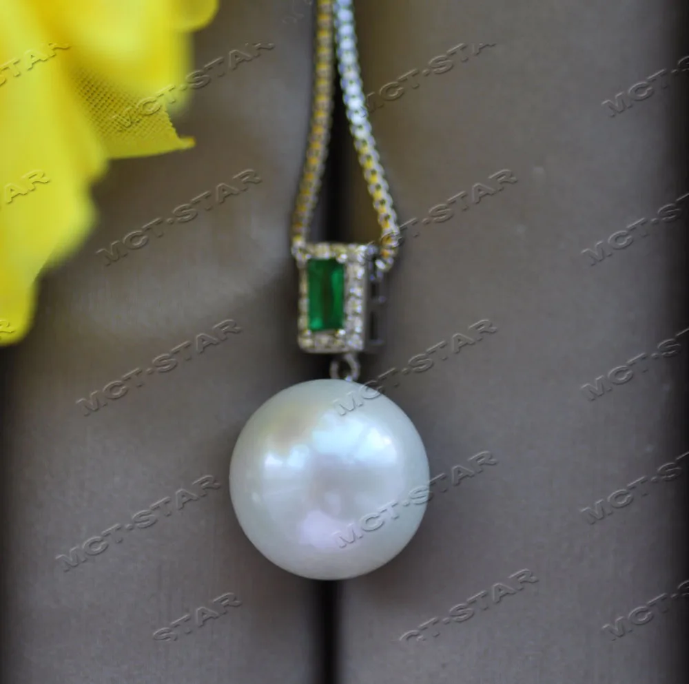 

Z12502 AAA+ 14mm White Round Edison Keshi Pearl Emerald CZ Pendant