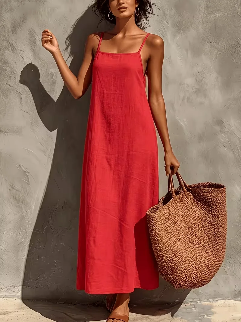 Minimalistisches, einfarbiges rotes Maxikleid mit dünnen Trägern und lockerer Passform, geeignet zum Spazierengehen am Strand, zum Essen in Restaurants am Meer und für Besichtigungen.