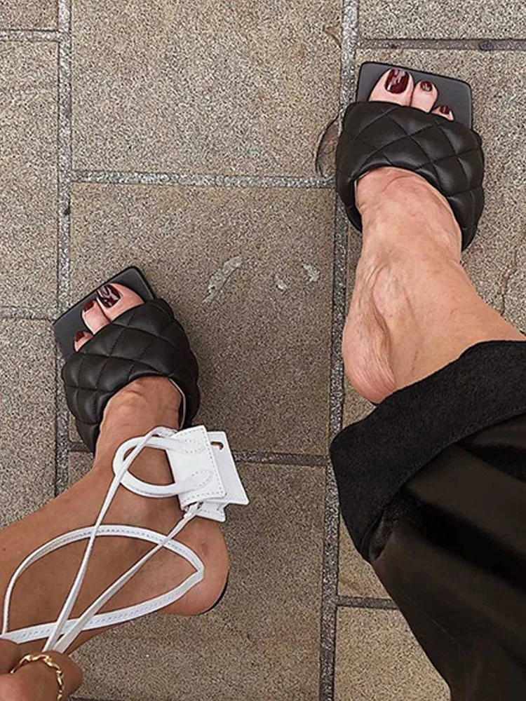 Square head flip flop retro high heels for women's summer 2024 new network infrared wearing open toe slim heel sandals