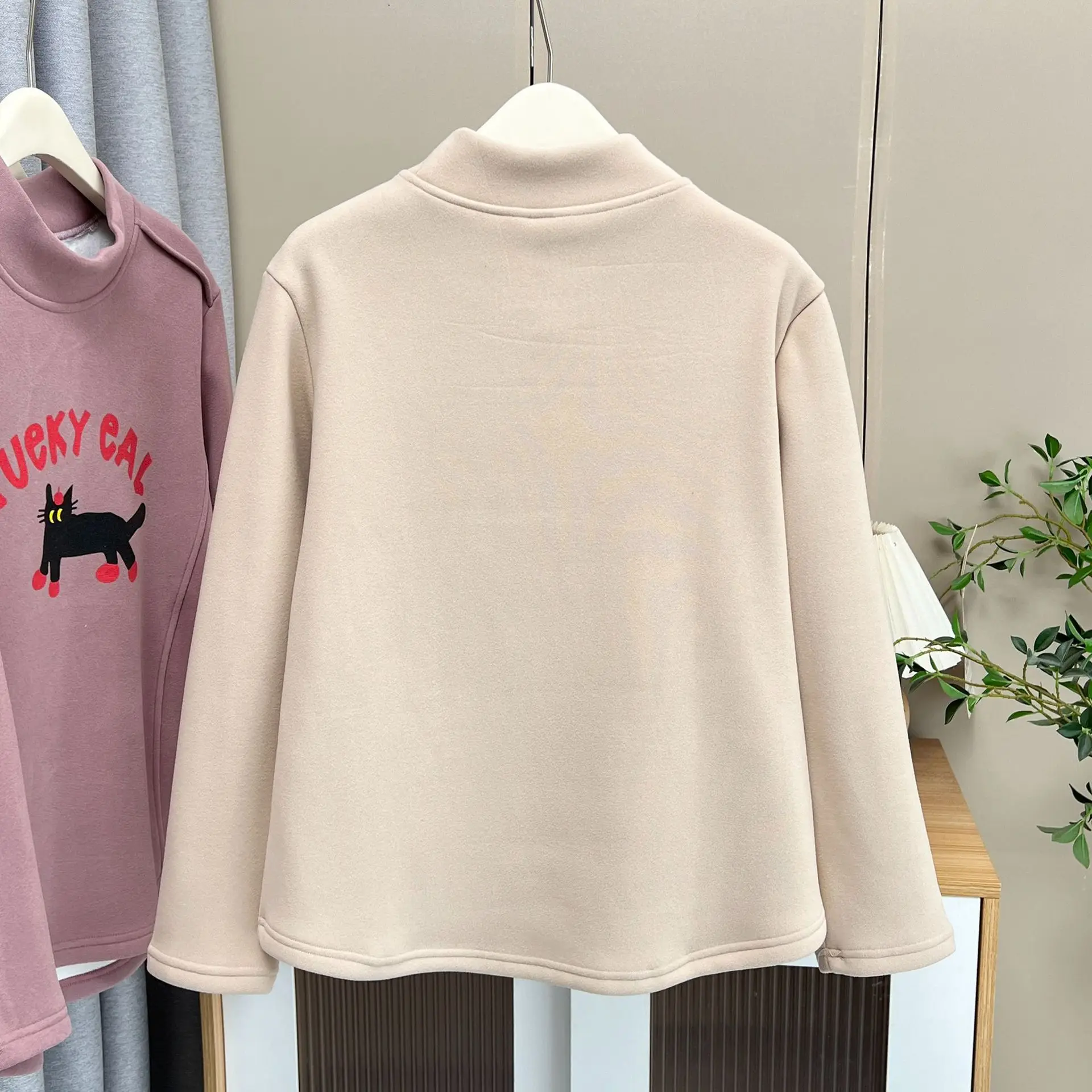 XXXXL Fashion Plus Size Women's T-Shirt Winter New Simple three-dimensional Cut Fleece Warm Long Sleeved Tops 9690