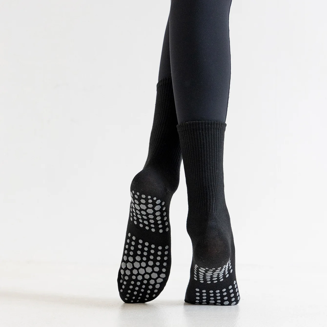 Solid Color Yoga Socks Breathable Cotton Indoor Workout Fitness Dance Sports Socks Professional Silicone Non-slip Pilates Socks 18 S2060ffdbb03241d4a2cc8c648febd79bA