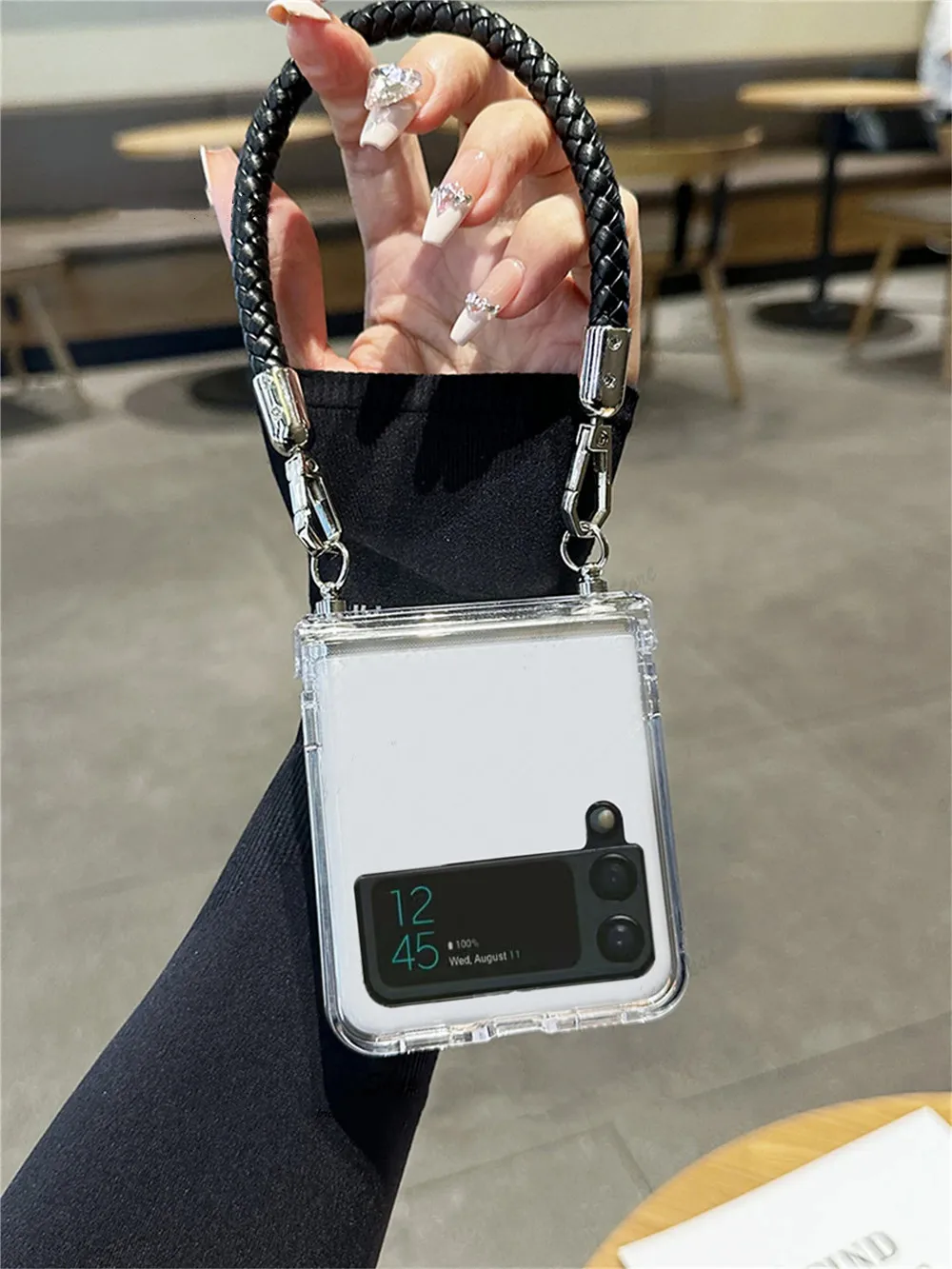 Capa de celular de couro de luxo com alça de mão portátil para Motorola Razr 40 50 Ultra Razr + 2023 2024 Capa protetora de dobradiça transparente_voghion.com