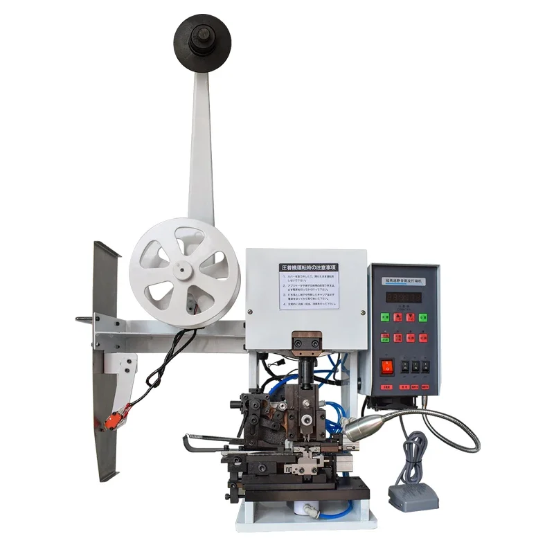 Automatic transverse feeding, stripping, terminal machine, multi-core sheathed wire, wire stripping, riveting and pressing