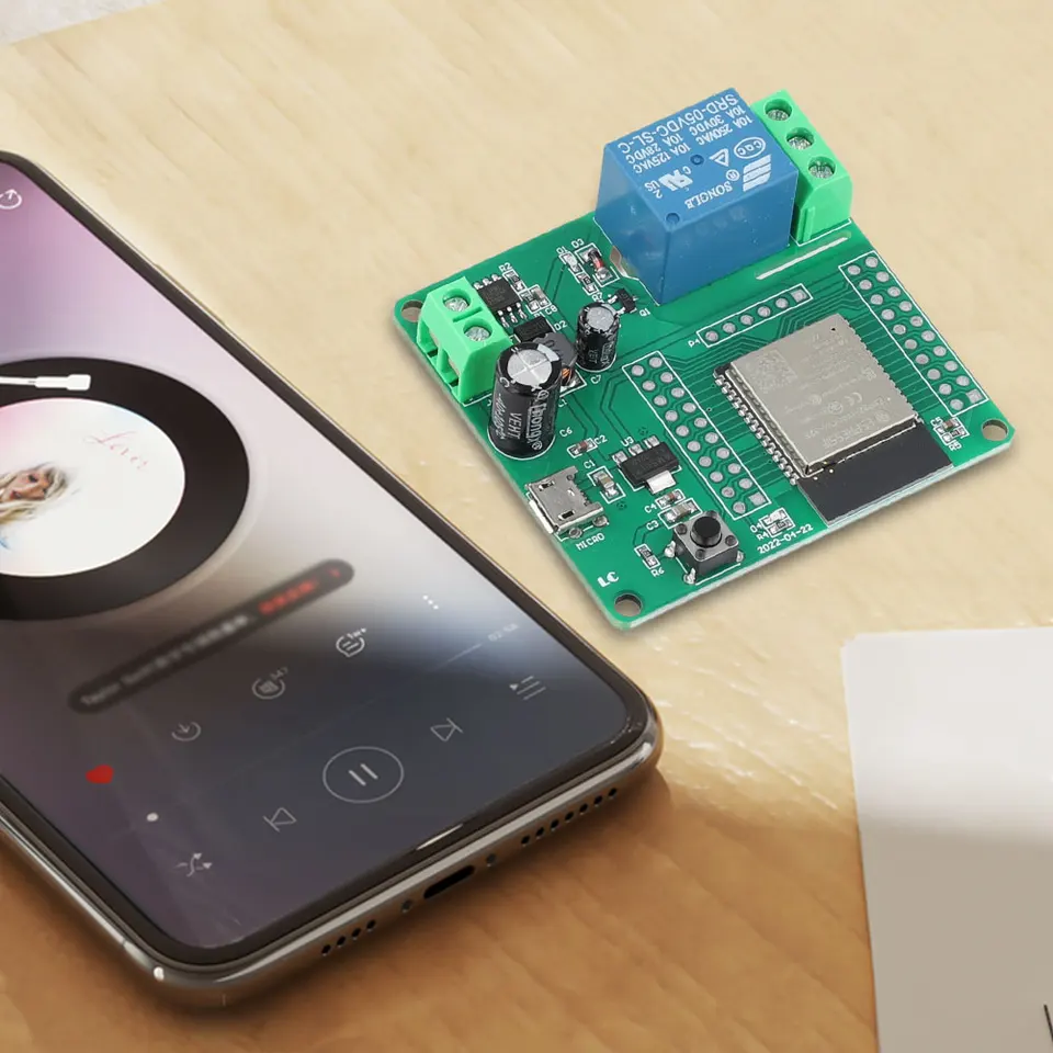 Modulo Relè WiFi Bluetooth ESP32 – 4 Canali 5V 30A Con Alimentazione AC220V Per Controllo Remoto