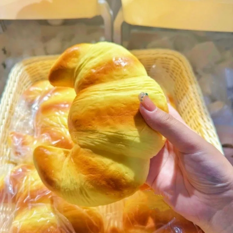 Big Croissant Slow Rebound Pinch Decompression Vent Toy Squishy Slow Rising 4