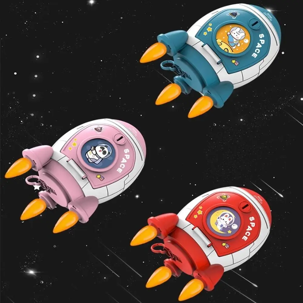 Robuste, niedliche Spardose in Raketenform aus Kunststoff mit Cartoon-Aufklebern – vielseitig verwendbare Geldkassette – ideales Geschenk für Kinder_voghion.com
