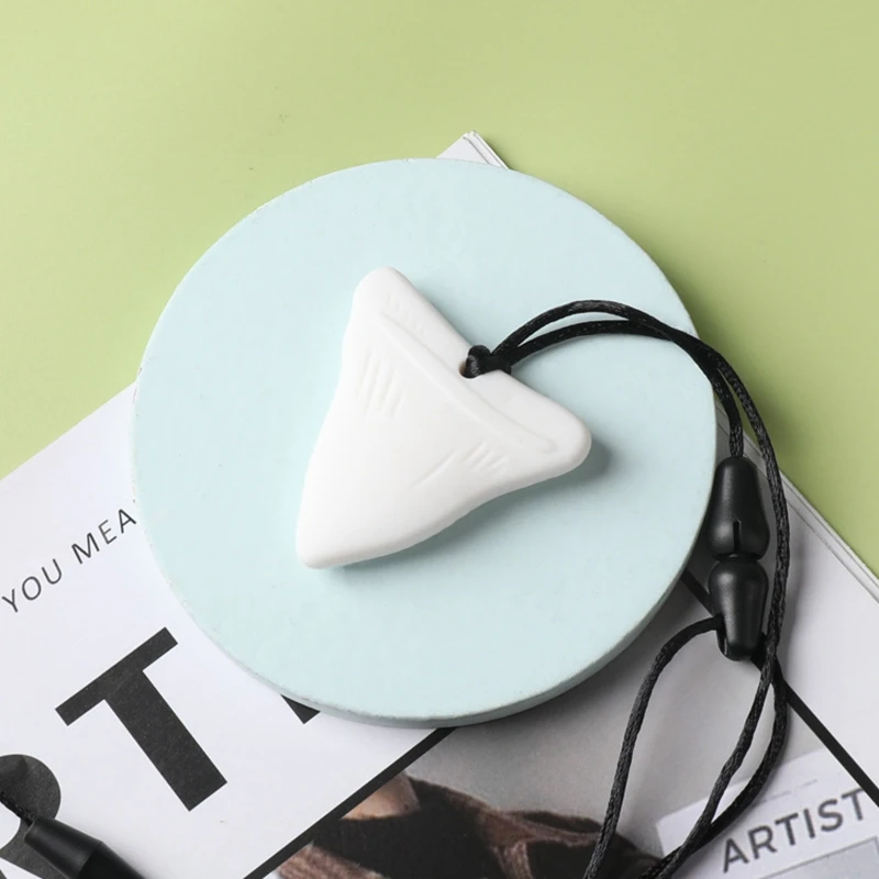 1 Pack Sensory Chew Necklace Brick Chewy Kids Silicone Triangle Fangs Toys, Silicone Teeth for Children with Autism 2