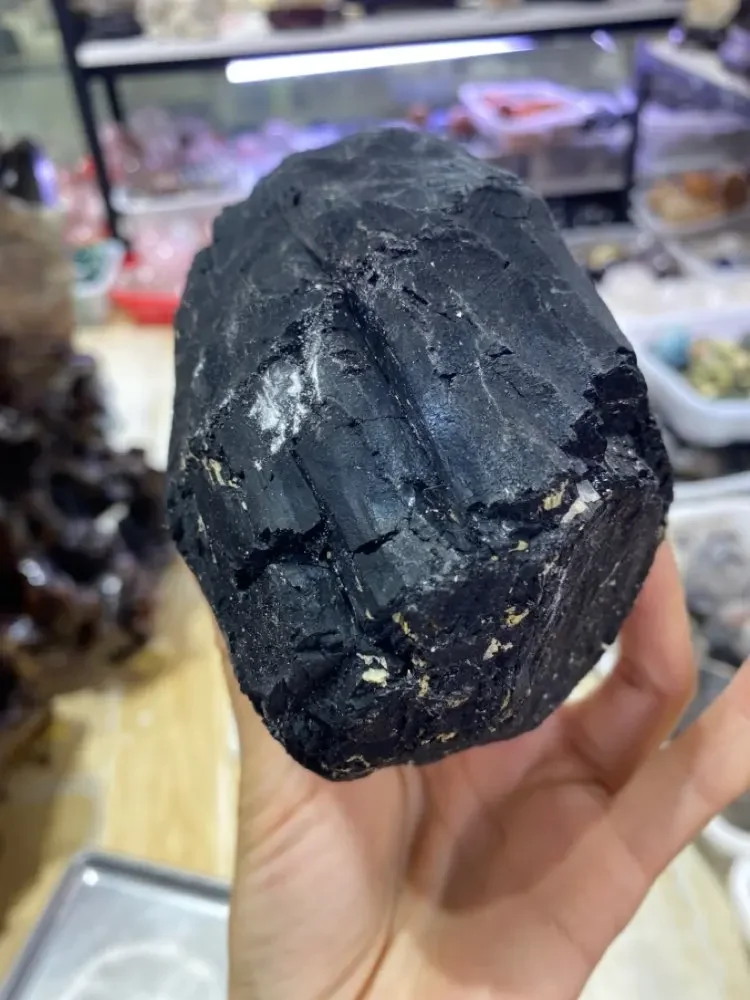Natürliches schwarzes Turmalin erz, rauer Roh stein aus Quarz kristall erz, mineralischer Reiki-Heils tein – Detail 4
