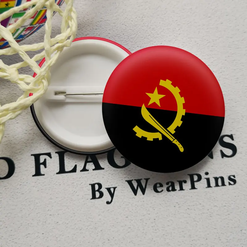 Bouton Vecteur Drapeau De L'angola Sur Cadre Rond | Vecteur Premium