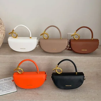 Borsa a tracolla singola stile sella con tracolla, trendy ed elegante, con una texture di alta qualità. Perfetto per