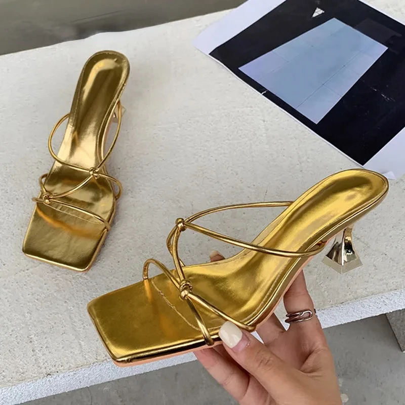 

2024 New Summer Gold Slipper Low Heel Slides Female Peep Toe Square Heel Sandal Vacation Women Flip Flops Mujer Shoes