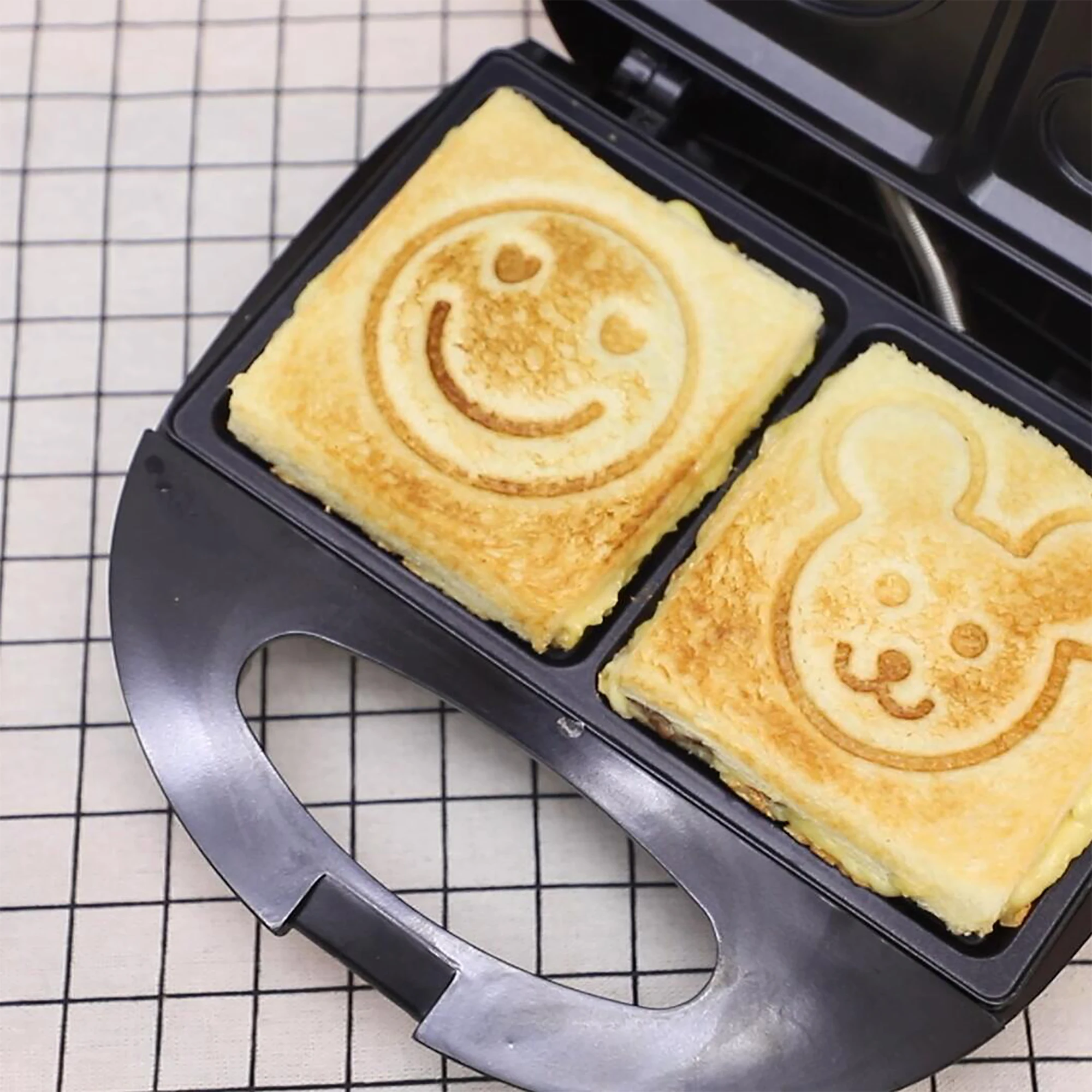 Electric Waffle Maker Smiley Cartoon Plate 750W Cooking Kitchen Appliances Breakfast Waffles Machine Non-stick Iron Pan Sonifer