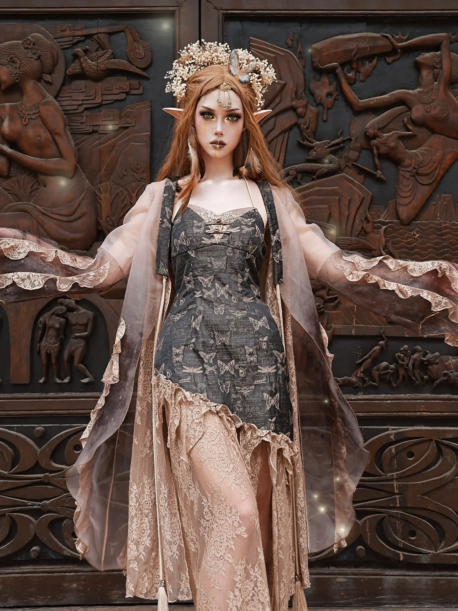 

Платье-Ципао с вышивкой в виде бабочек