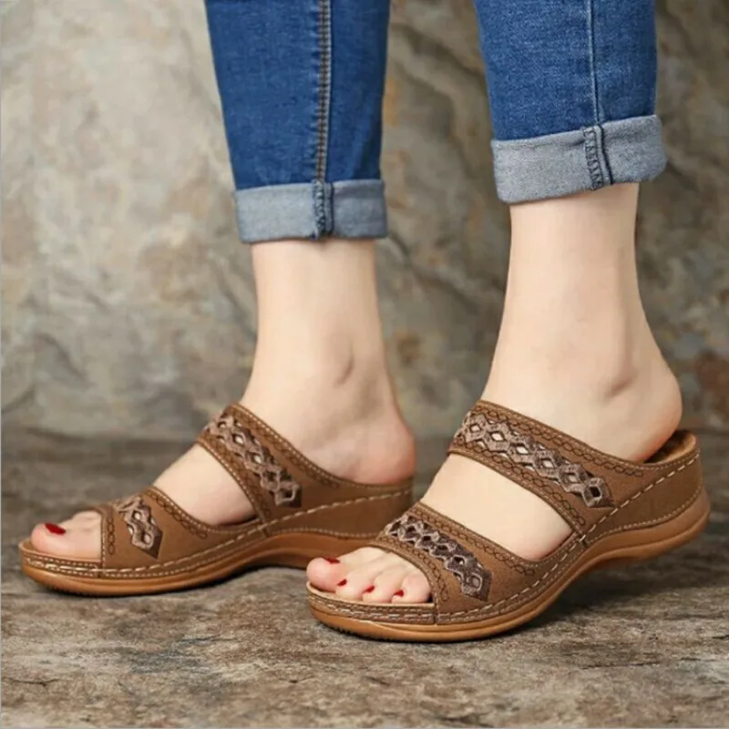Retro Hollow Out Thick-Heeled Sandals Women Summer Lightweight Casual Slippers Woman Plus Size Outdoor Platform Sandles