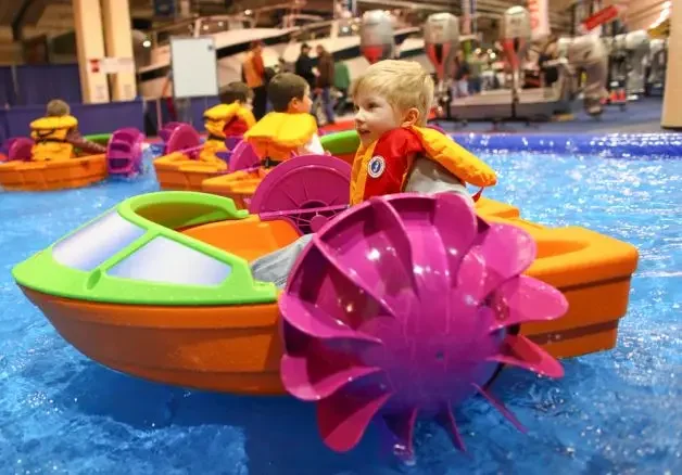 120kgs one person load weight outdoor kid hand paddle boat/ pedal boat for swimming pool