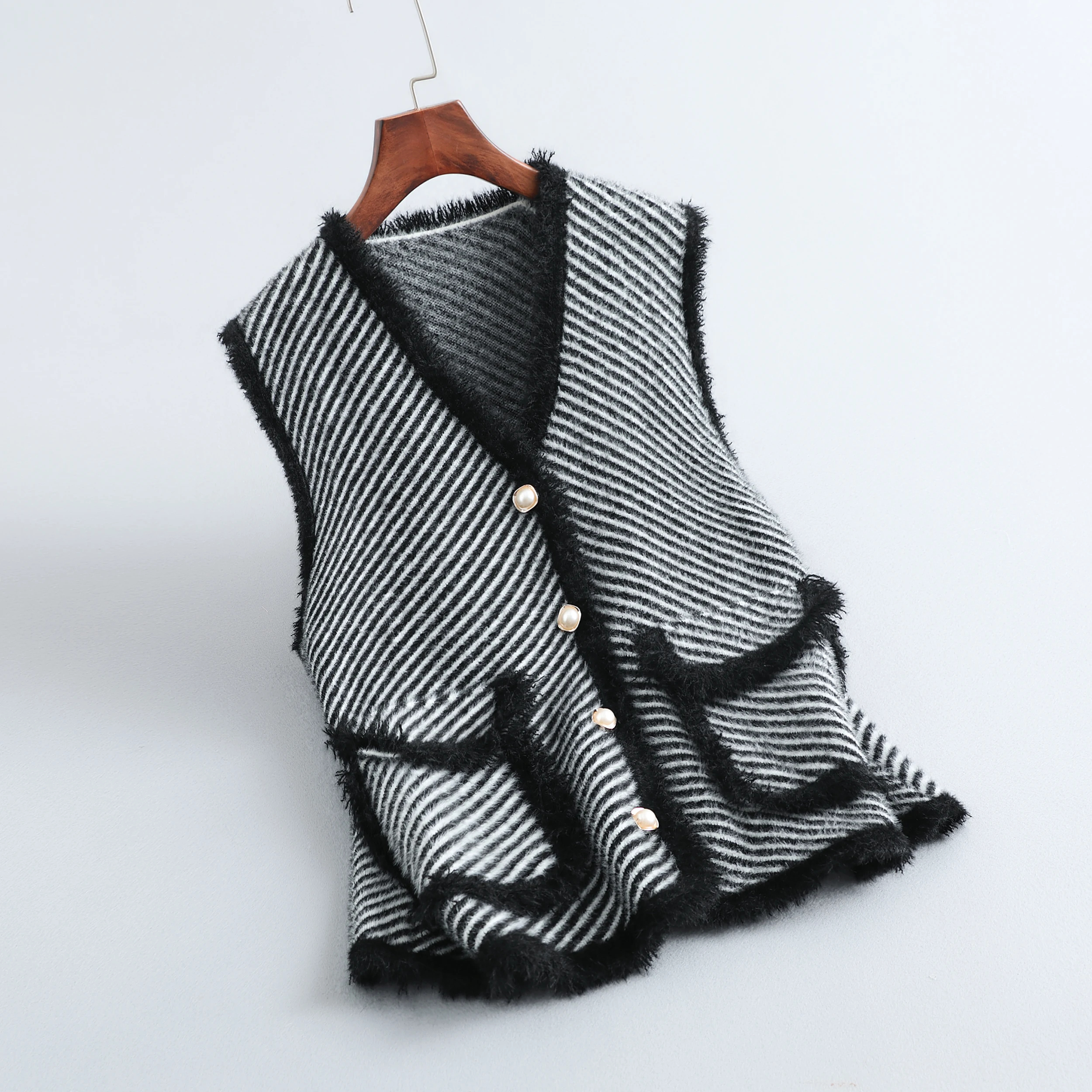 

Autumn and winter women's casual striped V-neck pocket decoration loose knit vest