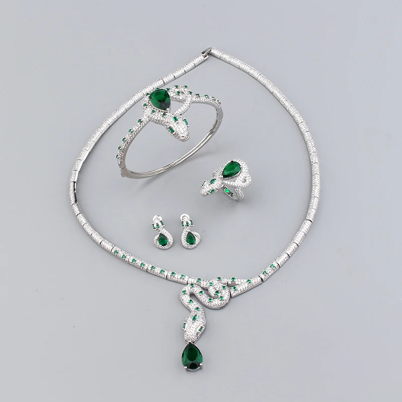 

European and American Fashion Grandmother Emerald Snake Necklace