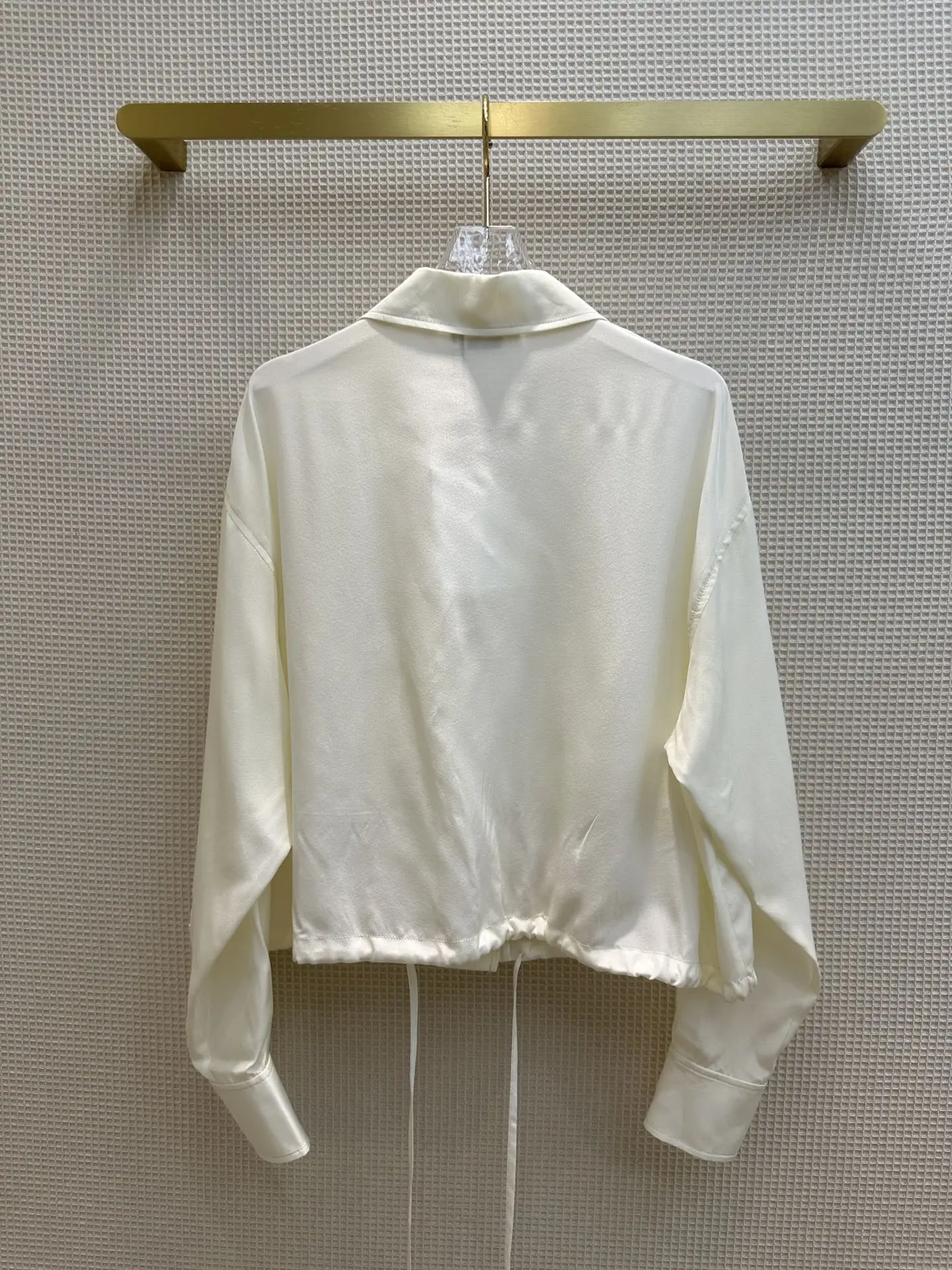 Рисунок 2 - Шелковая рубашка на шнурке с отложным