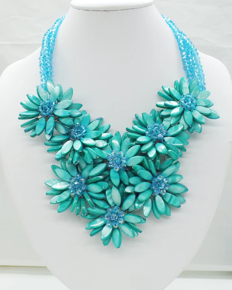 

Excellent ! Shell Flower Necklace 20"