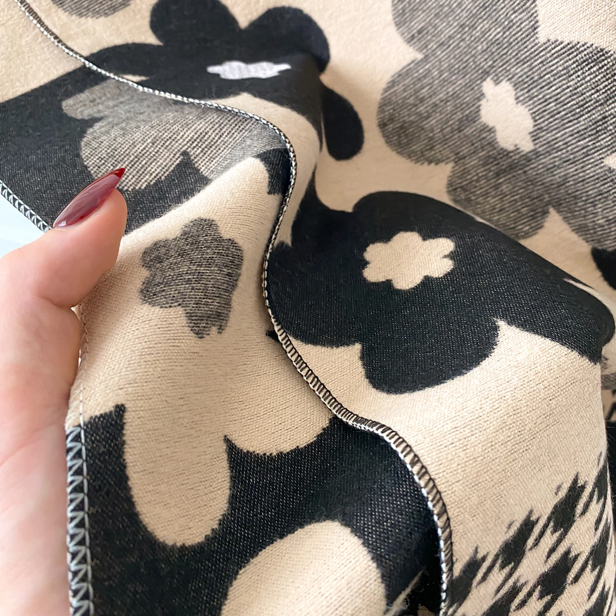 2025 New Elegant Ladies' Pashmina Jacquard Cashmere Scarf Winter Thick Warmth Two-Sided Shawl Coldproof Windproof Blanket Scarf