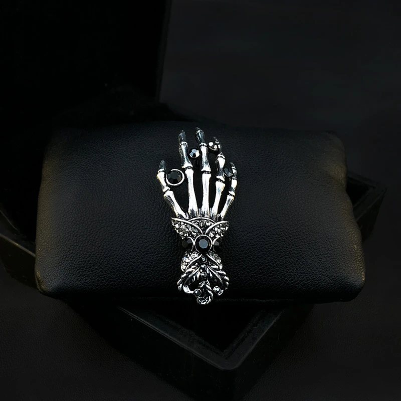 909 Retro Vivid Ghost Hand Brooch Men Neckline Badge High-Grade Exquisite Skull Corsage Accessories Coat Decorative Pin Jewelry