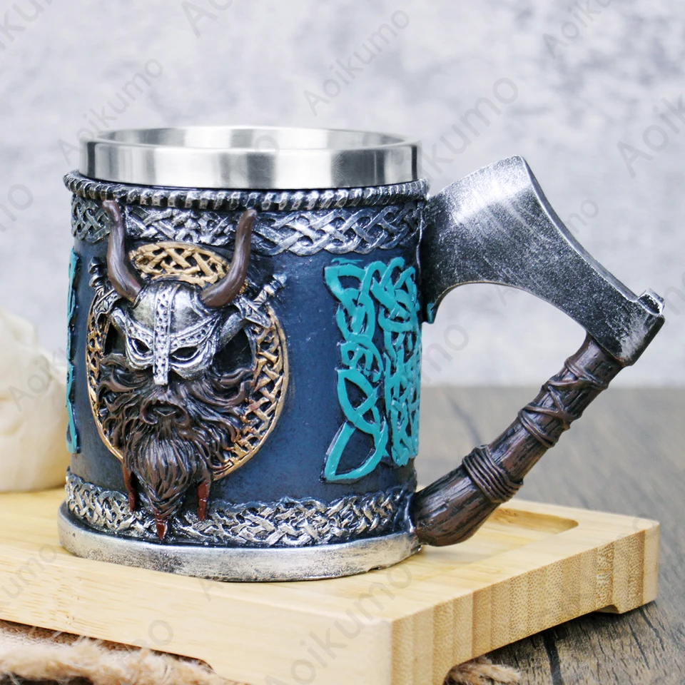Grappige Rood-gebaarde Viking Met Houten Mok Bier In Zijn Hand Over Witte Achtergrond Rusttijd Van Skandinavische Strijder Vroeg Image140405938