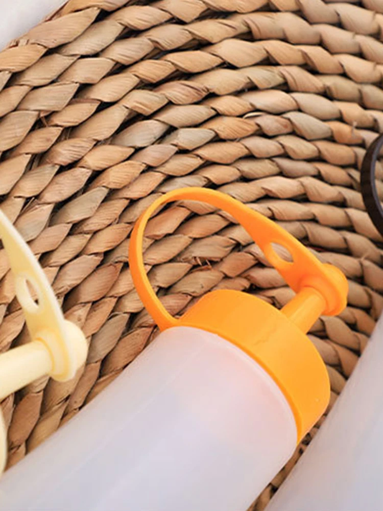 1PC Condiment Squeeze Bottles Enduring Plastic Squeeze Squirt Bottle for Ketchup BBQ Sauces Syrup Condiments Dressings