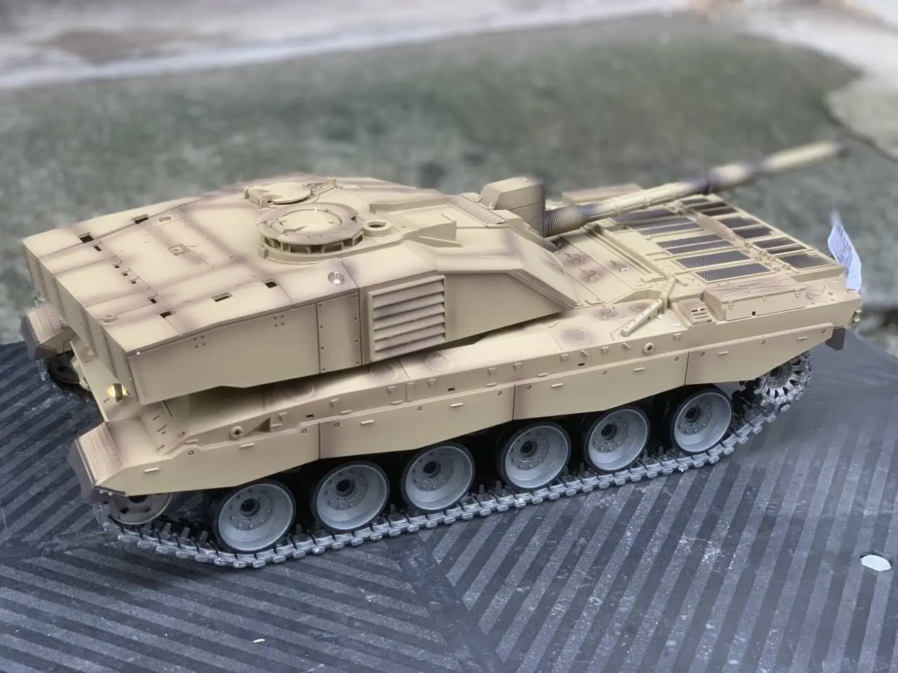 28.7 Inch Remote Control Heavy Tank UK Challenger Ⅱ RC Battle War Military Vehicle Smoke Shooting Effect Collection Professional 3