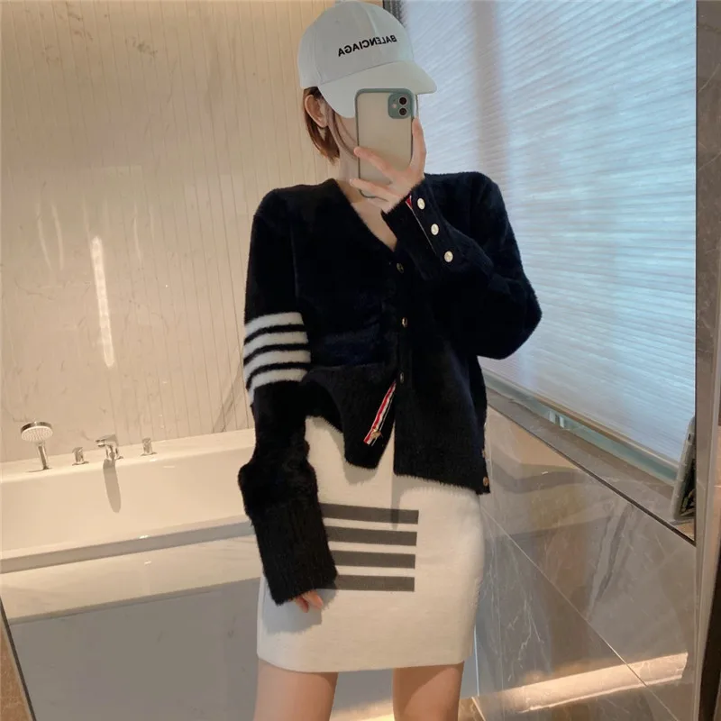 

Женский вязаный кардиган Tb, осенне-зимний свободный свитер из искусственной норки с V-образным вырезом, вязаный кардиган в студенческом стиле, четыре бара, 2022