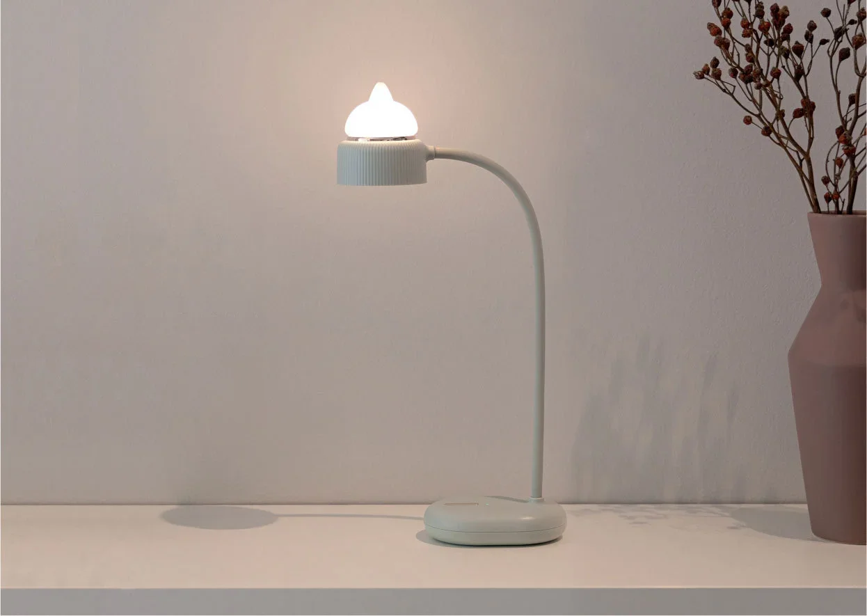 Creative And Personalized Cat Clip Desk Lamp Cartoon Night Light Office Desktop Learning Eye Protection LED Desk Lamp 6