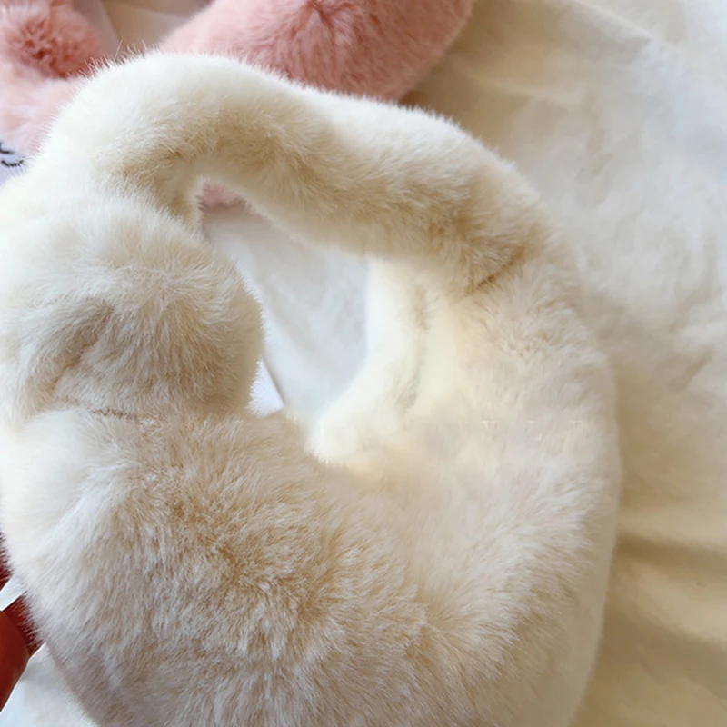 Winter Women's Plush Half Moon Fur Handbag Small Wrist Clutch Fashion Short Handle Phone Bag Coin Purse Ladies Fashion Accessory