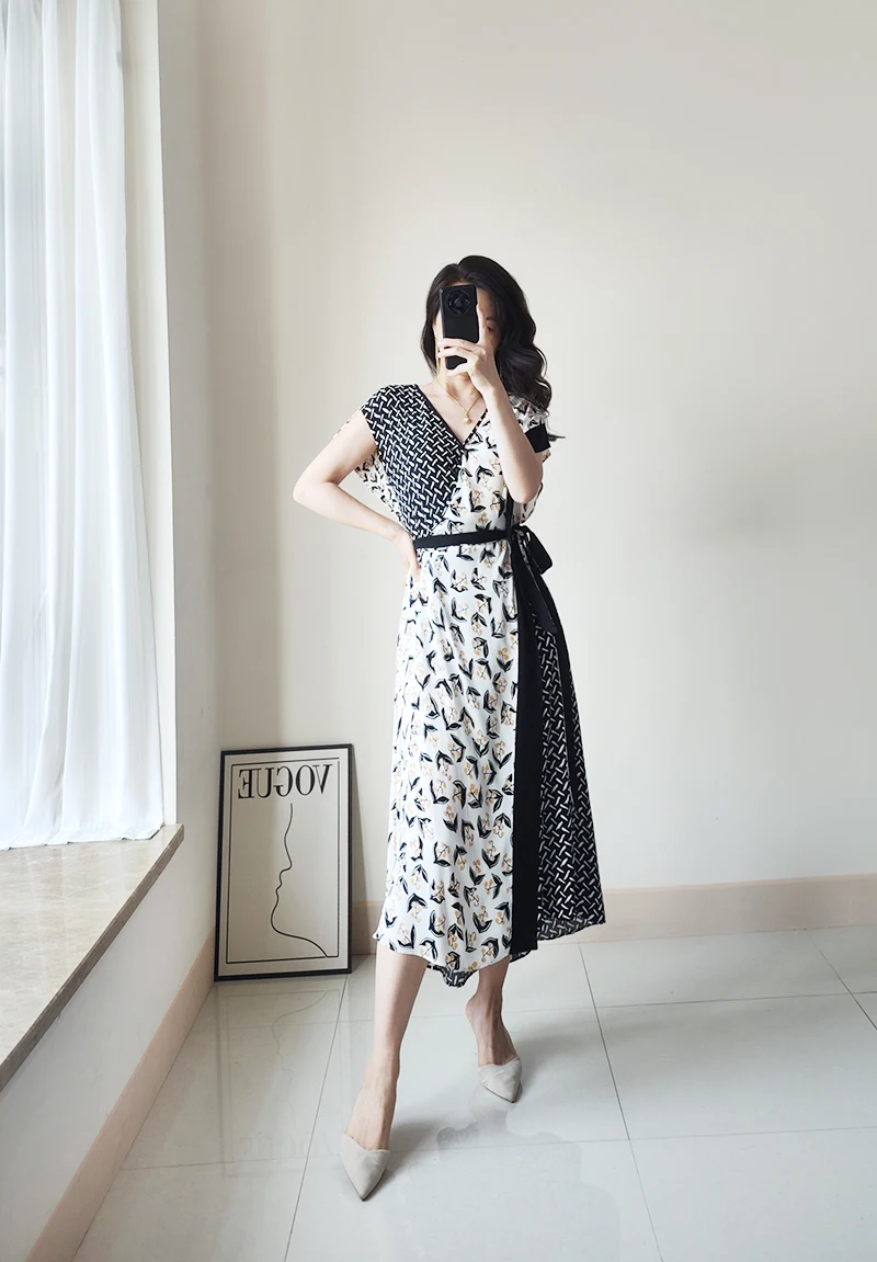 

Платье-миди с запахом, коротким рукавом и V-образным вырезом