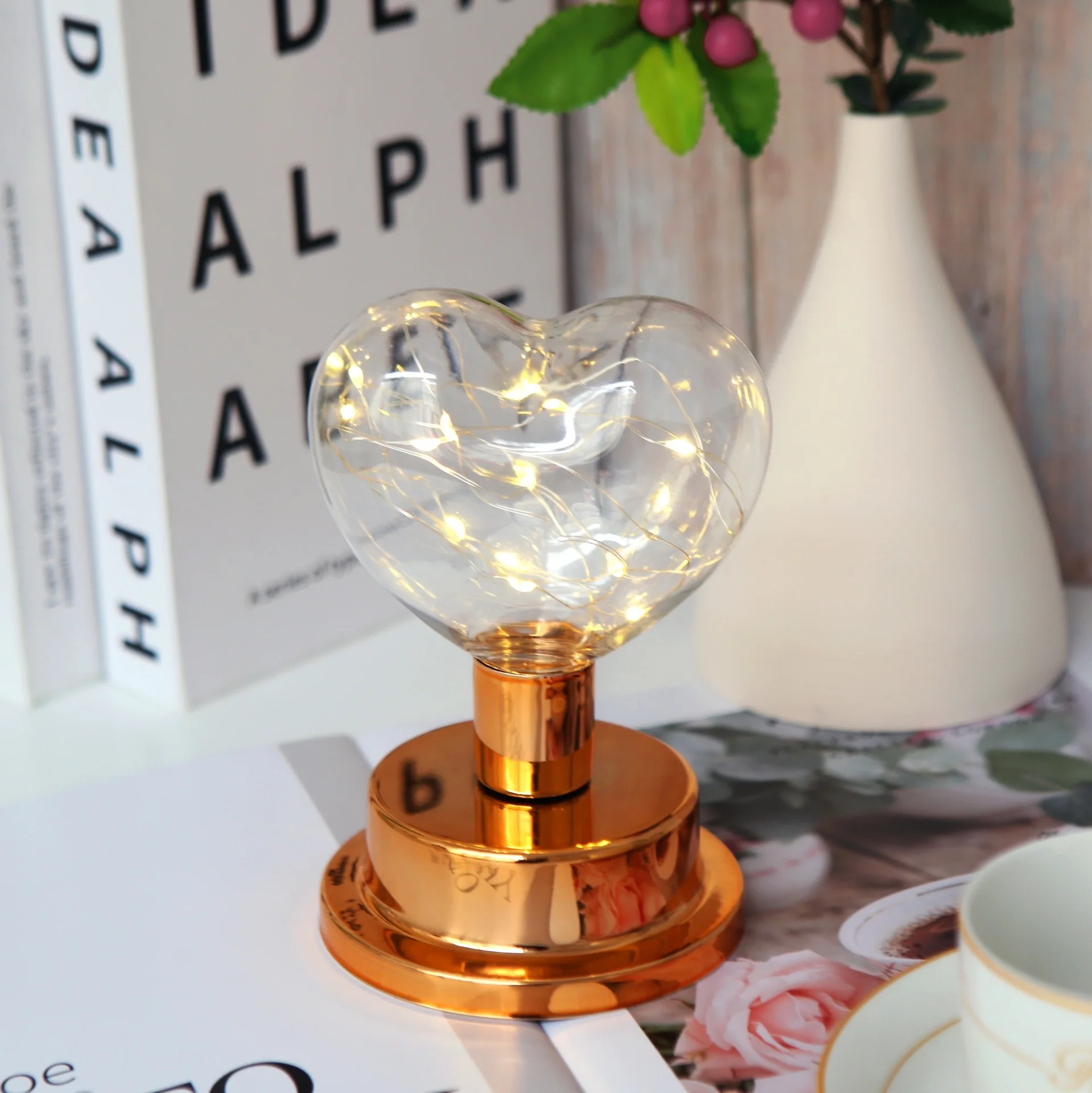 

Creative Gold Iron Light Bulb, European Style Decoration
