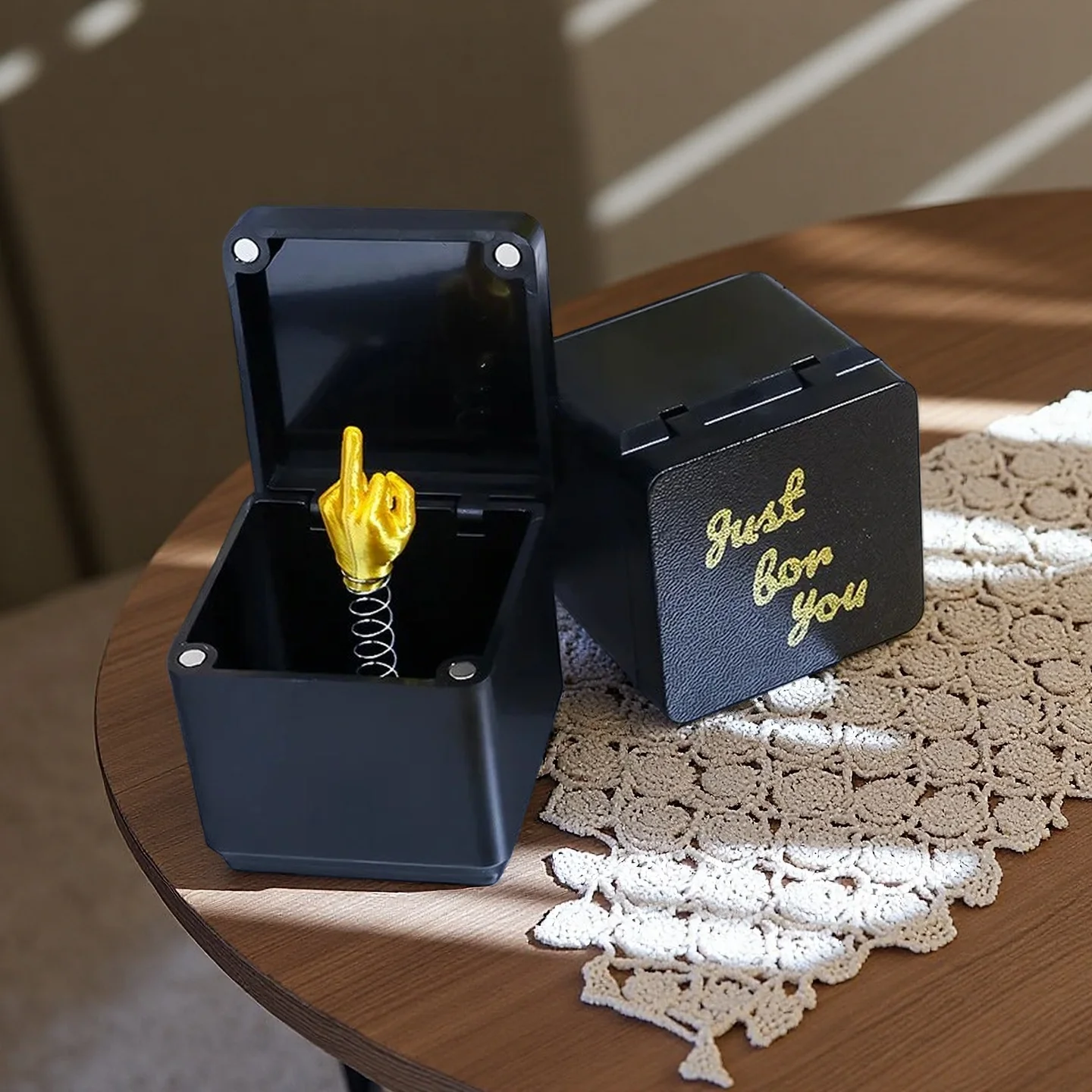 Mittelfinger in einer Box – lustiges Überraschungs-Streich-Geschenk für Erwachsene, Dekompressionsspielzeug für den Büro-Schreibtisch und kreatives Weihnachts-Witz-Geschenk