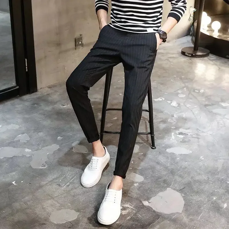 thumbnail image 1 of Trajes de hombre grises Pantalones rectos a rayas para hombre Ropa elegante Oferta Spandex Verano 2024 Novedad en vestido Diseñador Lujo Arriba, 1 of 4