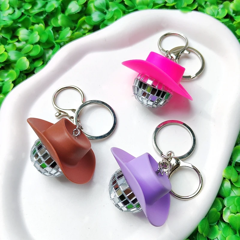 KUGUYS Retro-Discokugel mit Cowboyhut-Schlüsselanhänger für Damen, Spiegel-Acryl, Western-Schmuck, buntes Party-Accessoire