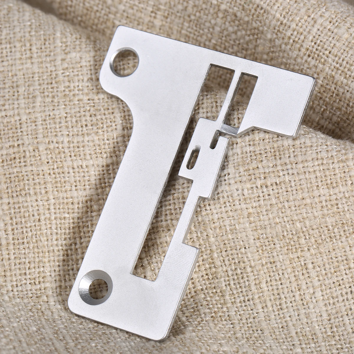 1pc Metal Needle Plate 412786 fit for Singer Serger Portable Sewing Machine 14U13 14U53 High Quality Sewing Machines Spare Part