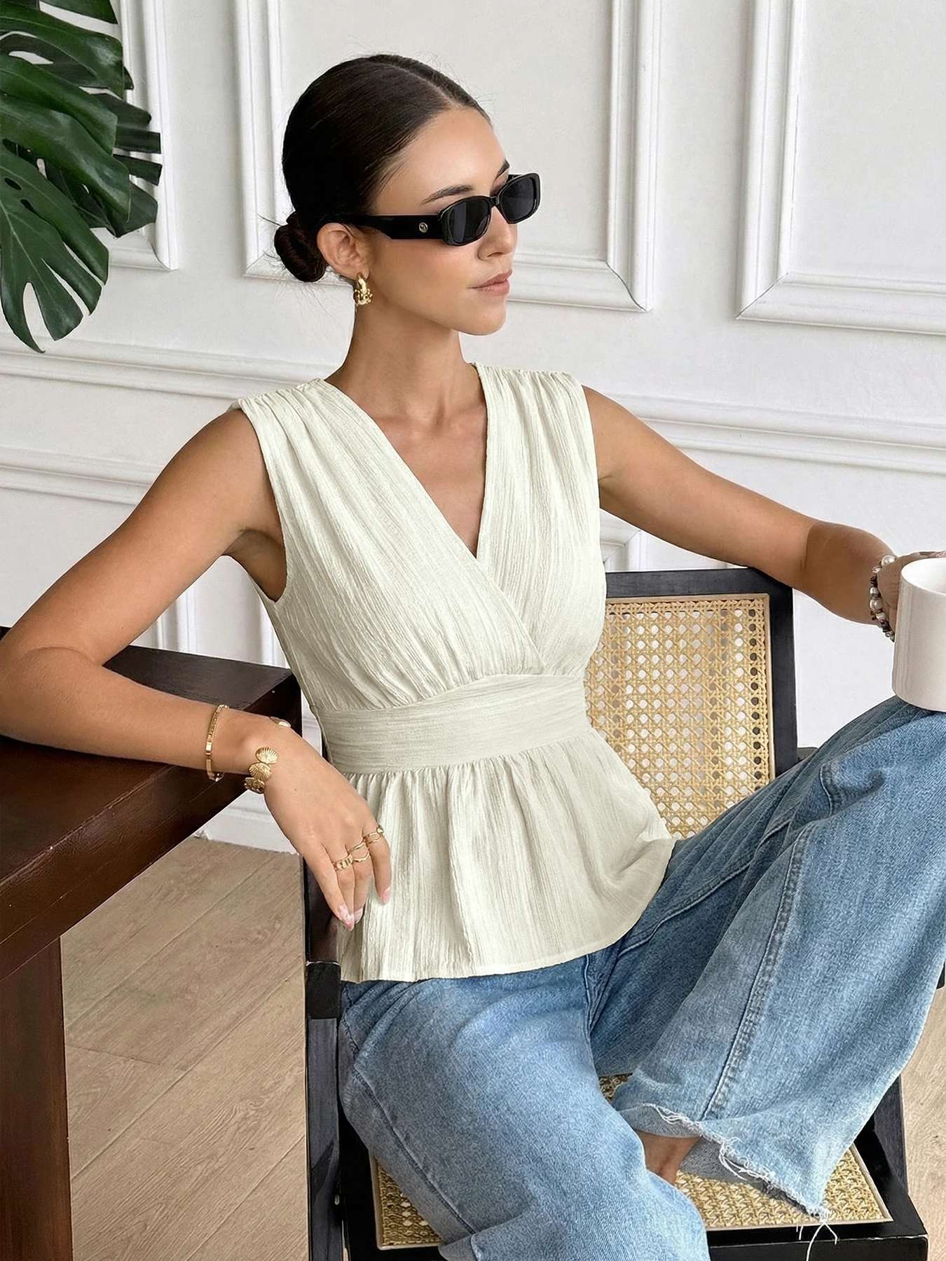 2026 New Style V-Neck Top With Back Exposure, Straps, Waist-Slimming Design, Elegant Sleeveless Women's Shirt for Summer